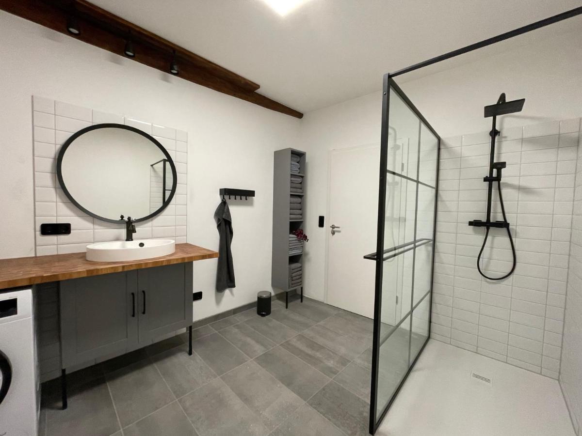 Stilvolle, Zentrale Ferienwohnung Bocksbruecke Mit Parkplatz 萨尔茨韦德尔 外观 照片